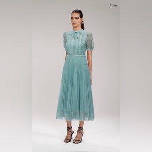 Elegant Teal Lace Midi Dress